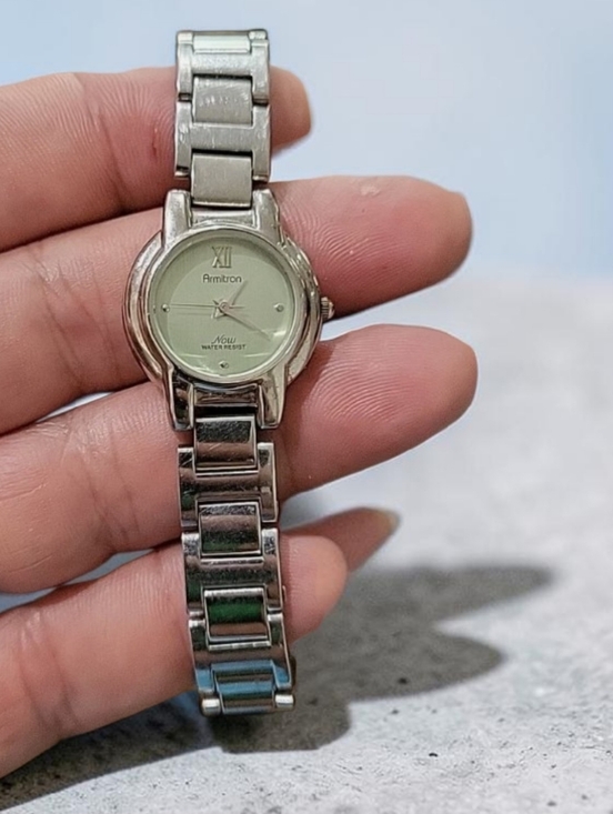 Armitron Accessories - Vintage Armitron Now Watch Womens Silver Tone Round Dial 30M❤️